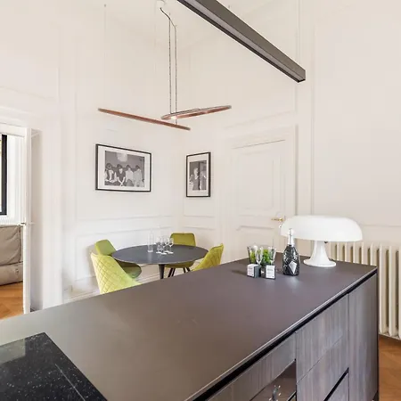 Charm And Elegance By The Spanish Steps Apartment