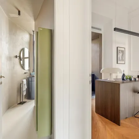 Charm And Elegance By The Spanish Steps *