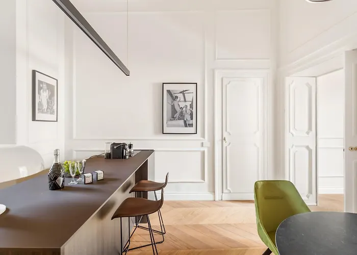 Charm And Elegance By The Spanish Steps