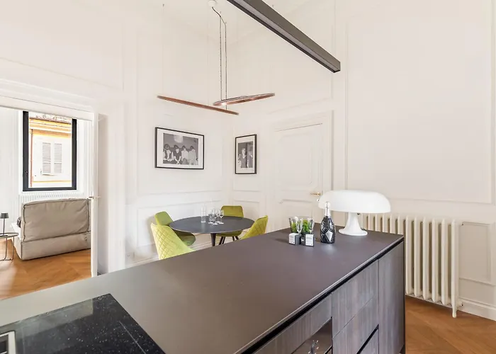 Charm And Elegance By The Spanish Steps Apartment