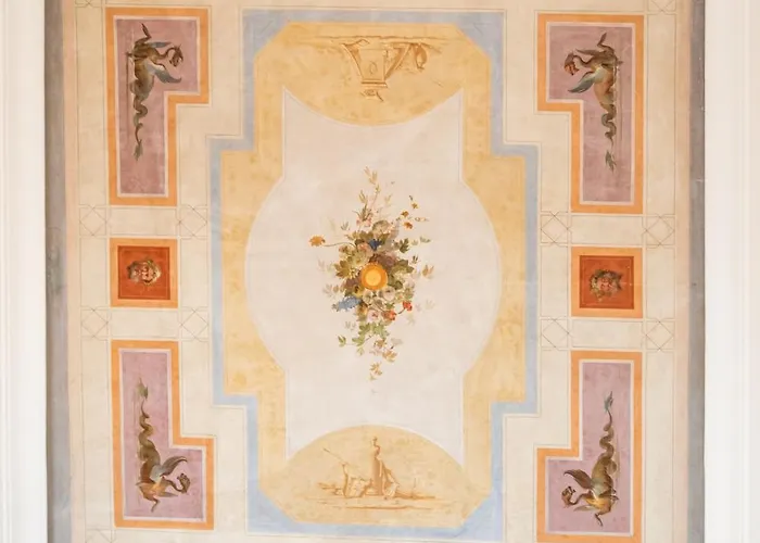 Charm And Elegance By The Spanish Steps