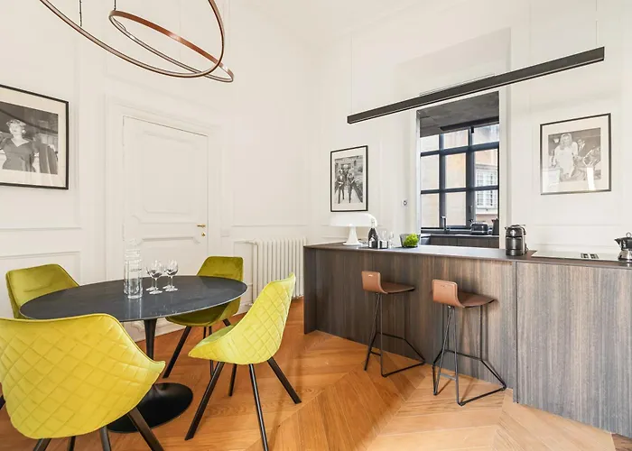 Charm And Elegance By The Spanish Steps * Rome