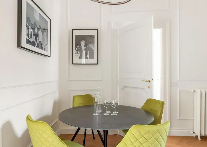 Charm And Elegance By The Spanish Steps Rome