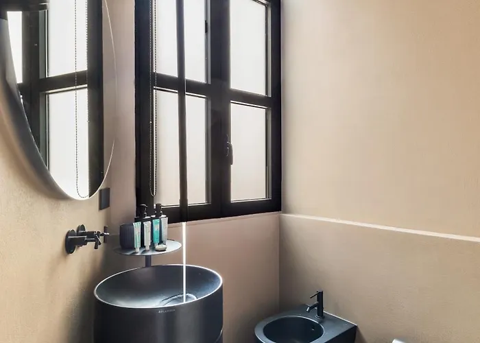 Charm And Elegance By The Spanish Steps * Rome