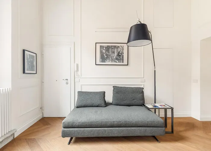 Charm And Elegance By The Spanish Steps Apartment