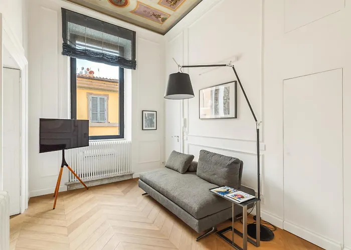 Charm And Elegance By The Spanish Steps Apartment Rome