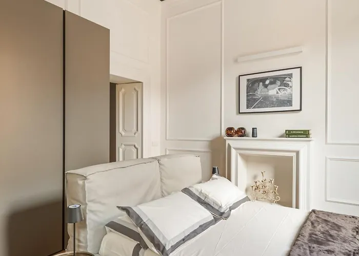 Charm And Elegance By The Spanish Steps Rome