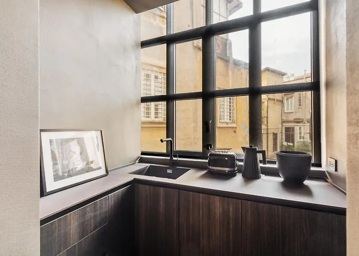 Charm And Elegance By The Spanish Steps Rome