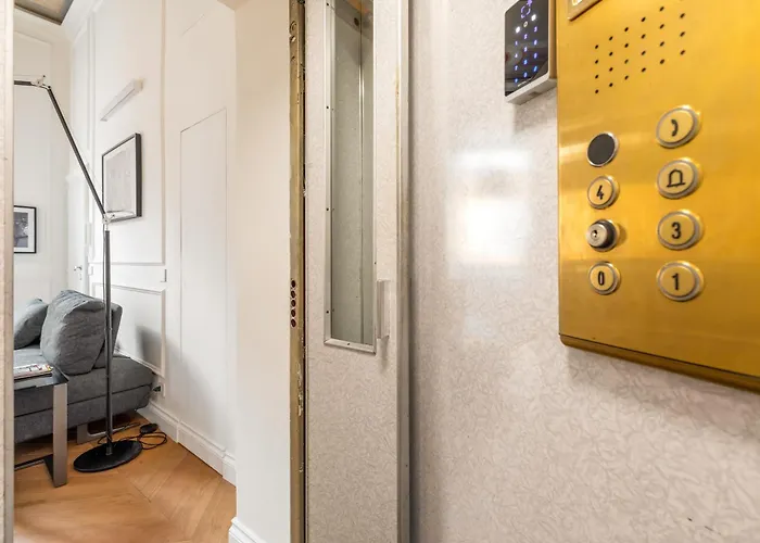 Charm And Elegance By The Spanish Steps Apartment Rome