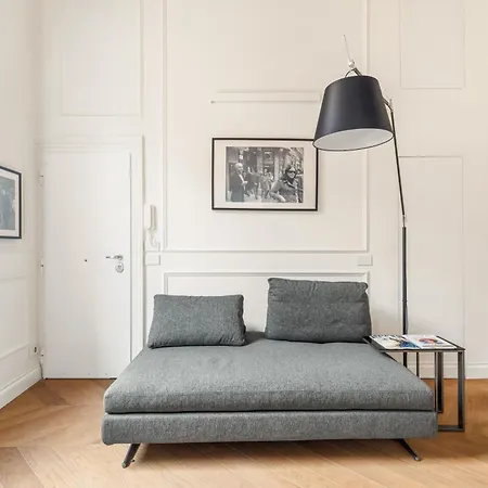 Charm And Elegance By The Spanish Steps Apartment