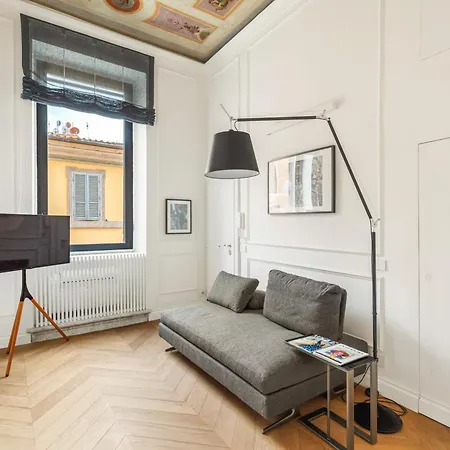 Charm And Elegance By The Spanish Steps Apartment Rome