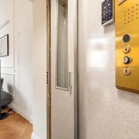Charm And Elegance By The Spanish Steps Apartment Rome